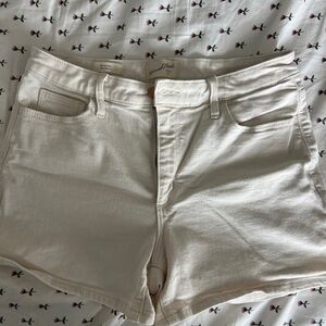 Universal Thread Women’s Cream Shorts